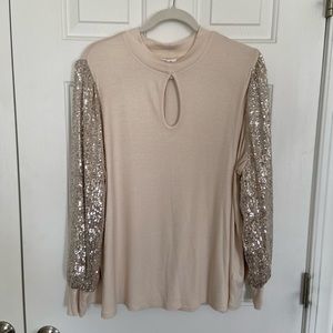 New Keyhole blouse with sequin sleeves from Maurice - size 2x.